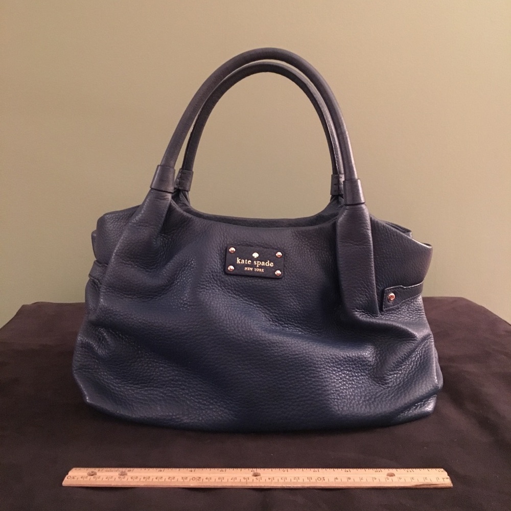 Kate Spade navy hobo bag no scratches